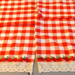 28"x36" curtains 2 panels vintage red white gingha